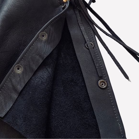 BLACK LEATHER SHAPS WITH SIDE FRINGE - Picture 8 of 16